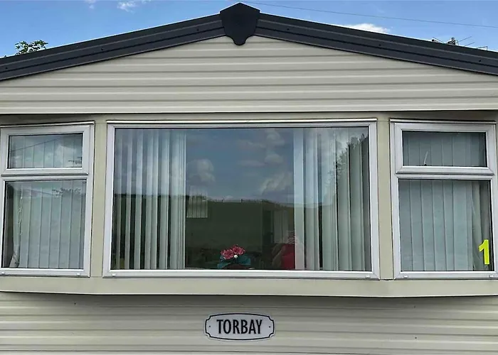 4-Bedroom Cosalt Caravan In Uddingston, Glasgow
