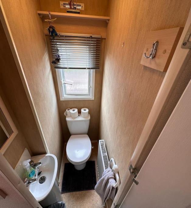 4-bedroom Cosalt Caravan In Uddingston, Glasgow Apartment *