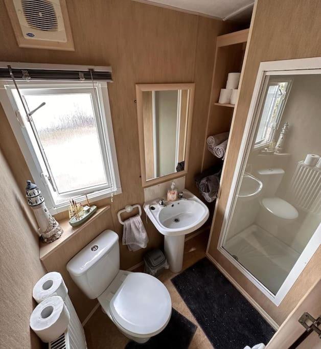 4-bedroom Cosalt Caravan In Uddingston, Glasgow Apartment *