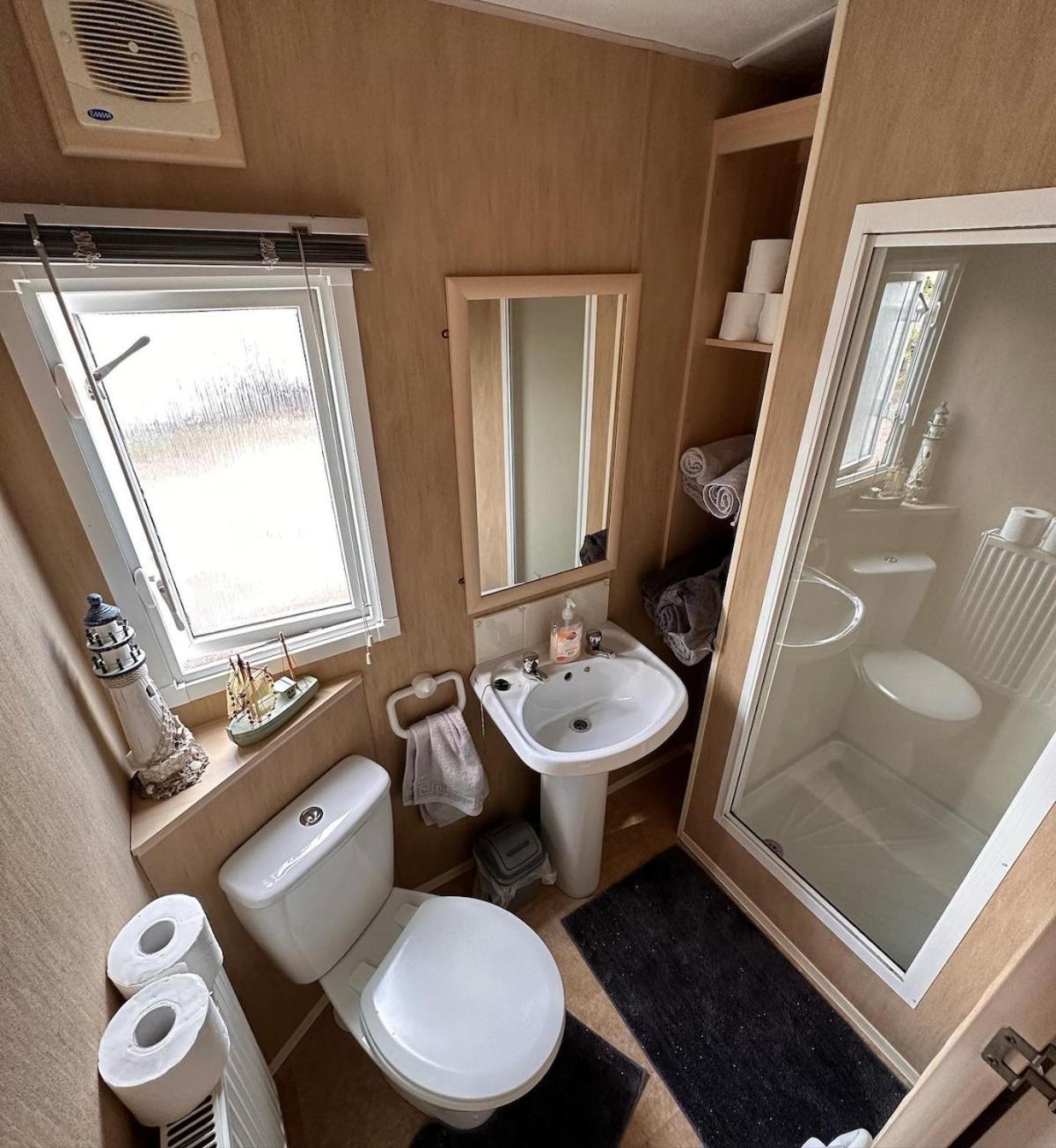 Apartment 4-bedroom Cosalt Caravan In Uddingston, Glasgow Uddingston