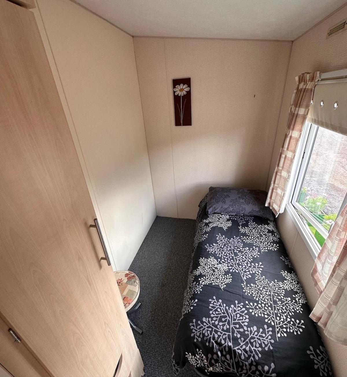 4-bedroom Cosalt Caravan In Uddingston, Glasgow Uddingston