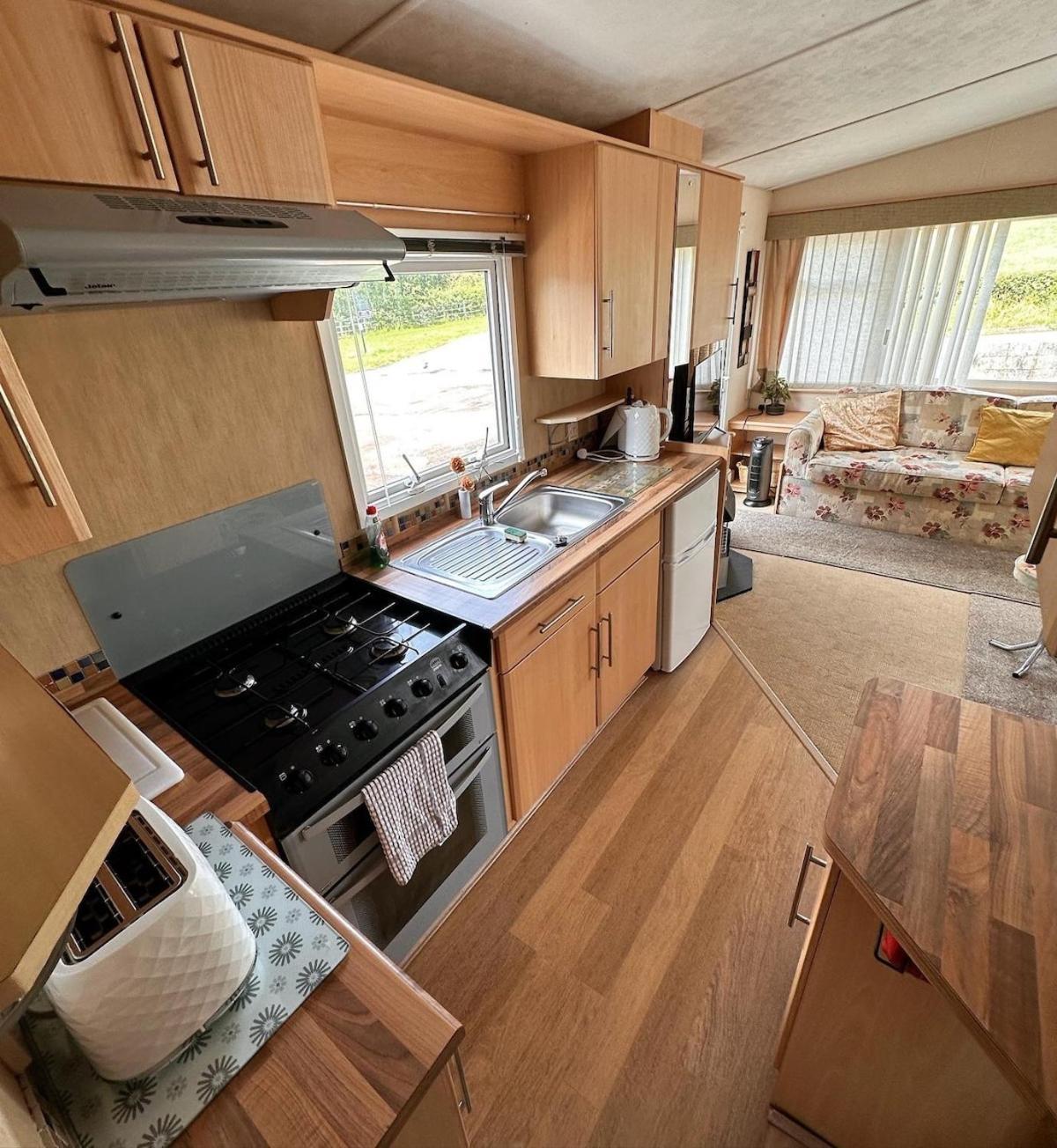 Apartment 4-bedroom Cosalt Caravan In Uddingston, Glasgow Uddingston